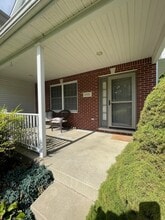 2551 S Addisyn Ln, Unit Front Bedroom in Bloomington, IN - Foto de edificio - Building Photo