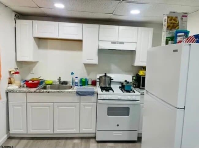 20 S Bellevue Ave, Unit Apartment 2 in Atlantic City, NJ - Foto de edificio - Building Photo