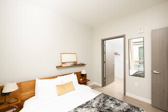 211 W Mineral St in Milwaukee, WI - Foto de edificio - Building Photo