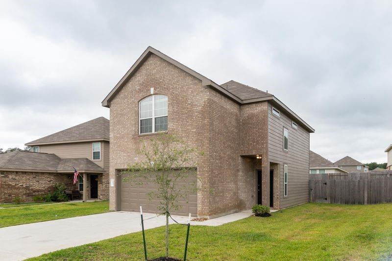 192 Spring Meadows Cir in Willis, TX - Building Photo