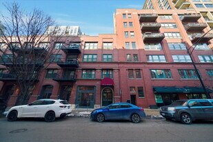 420 W Ontario St in Chicago, IL - Building Photo