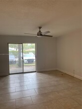 927 Riverside Dr in Coral Springs, FL - Foto de edificio - Building Photo