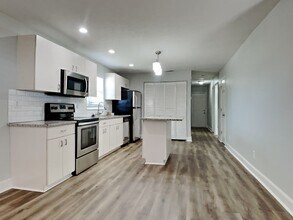 5009 N 36th St in Tampa, FL - Foto de edificio - Building Photo