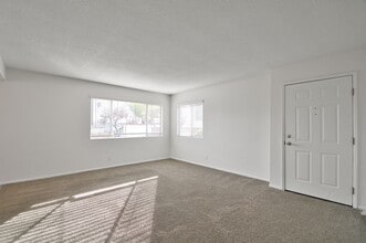 4521 W 171st St in Lawndale, CA - Foto de edificio - Building Photo