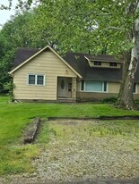 712 S Brittain Ave, Unit #2 in Muncie, IN - Building Photo