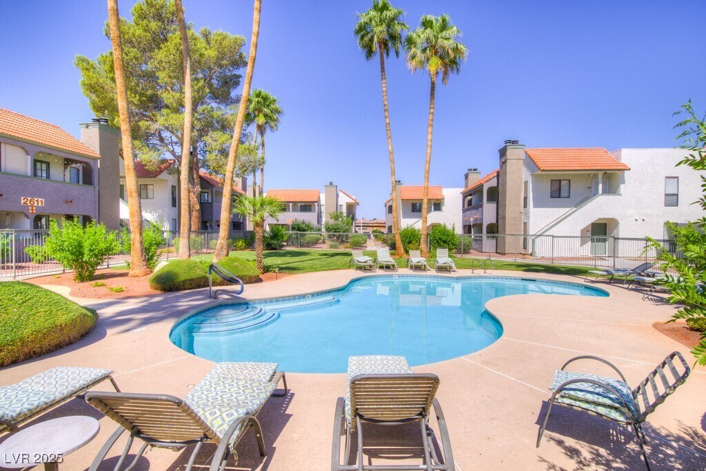 2212 Sunfish Dr in Henderson, NV - Building Photo