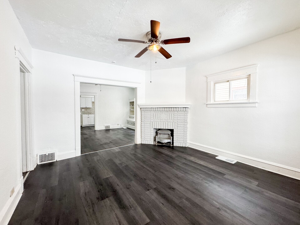 11915 Cromwell Ave in Cleveland, OH - Building Photo