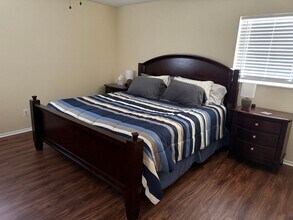 8513 Dominican Ct in Ft. Myers, FL - Foto de edificio - Building Photo