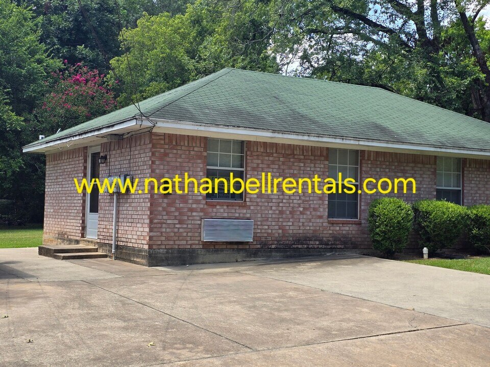 736 8th St SE in Paris, TX - Building Photo