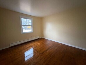 880 First Ave, Unit 4 in West Haven, CT - Building Photo - Building Photo