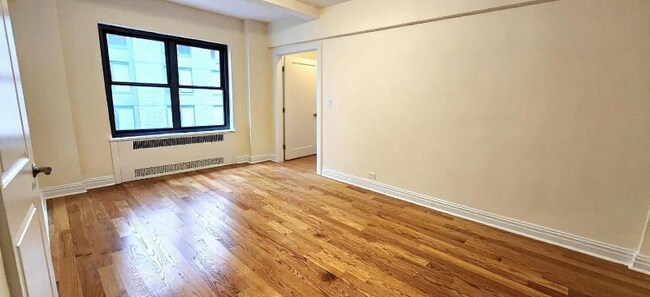 141 E 56th St in New York, NY - Building Photo - Building Photo