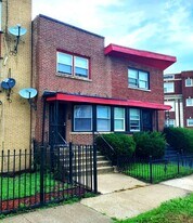 2430 E 73rd St in Chicago, IL - Building Photo