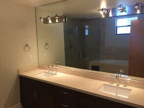 395 E 4th St, Unit 5 in Long Beach, CA - Foto de edificio - Building Photo