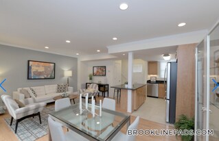 499 VFW Parkway in Brookline, MA - Building Photo