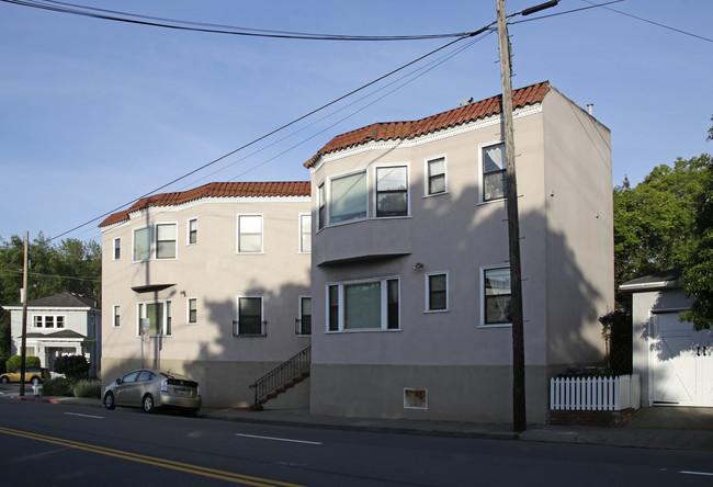 6009 Claremont Ave in Oakland, CA - Building Photo - Building Photo