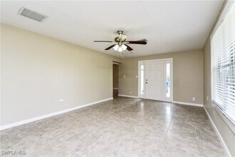 4856 Deleon St in Ft. Myers, FL - Building Photo - Building Photo