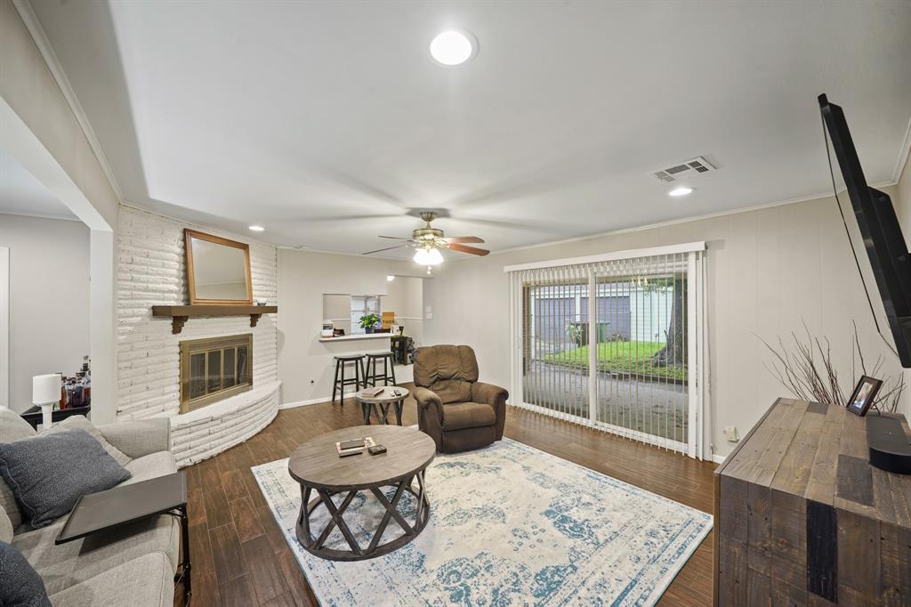 5810 Wigton Dr in Houston, TX - Building Photo