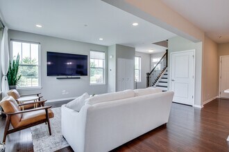 3S480 Lambe Ln in Naperville, IL - Building Photo - Building Photo