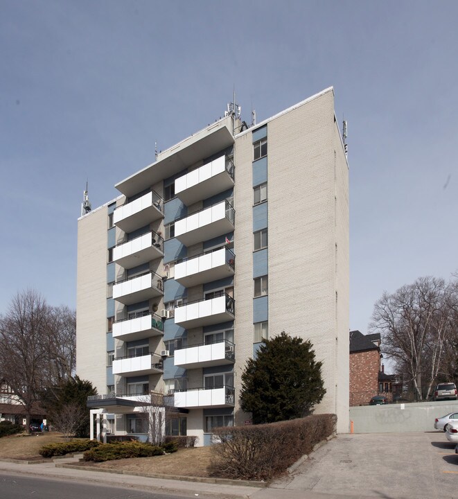 Granada Towers in Toronto, ON - Building Photo