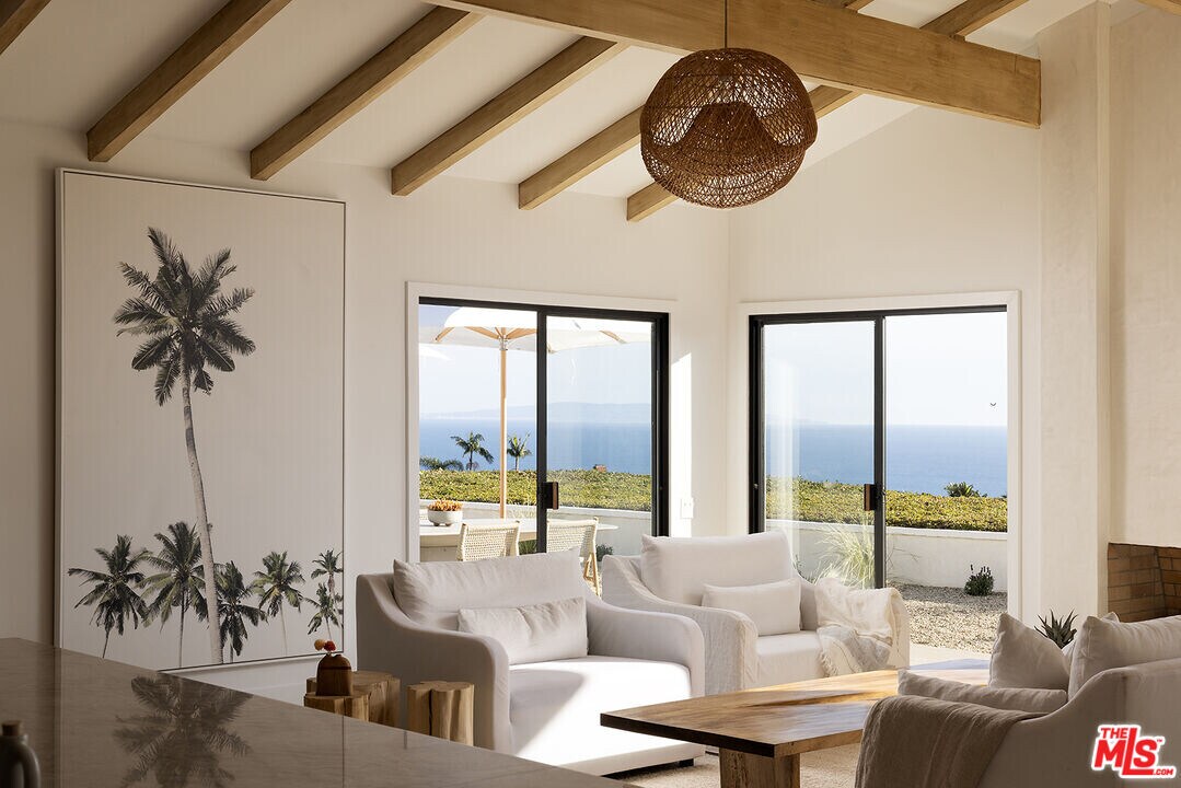 20374 Seaboard Rd in Malibu, CA - Building Photo