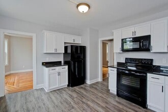 104 Moore St in Agawam, MA - Building Photo - Building Photo