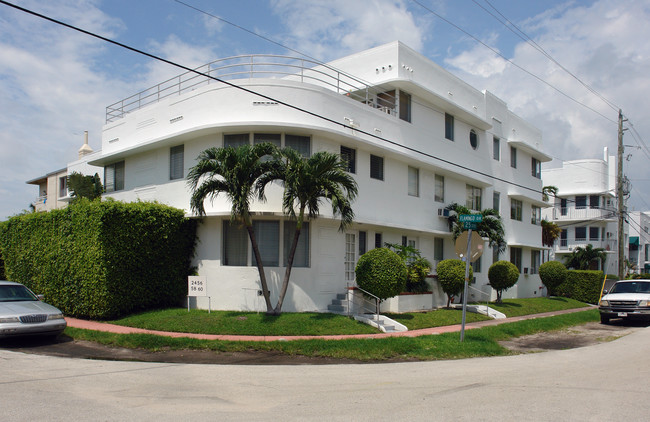 Flamingo Apartments in Miami Beach, FL - Building Photo - Building Photo