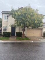 82 W Barcelona Ln in Clovis, CA - Building Photo