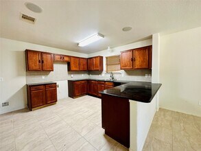 6602 Providence View Ln in Houston, TX - Foto de edificio - Building Photo