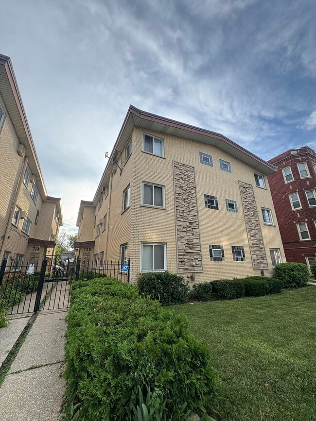 property at 720 N Austin Blvd
