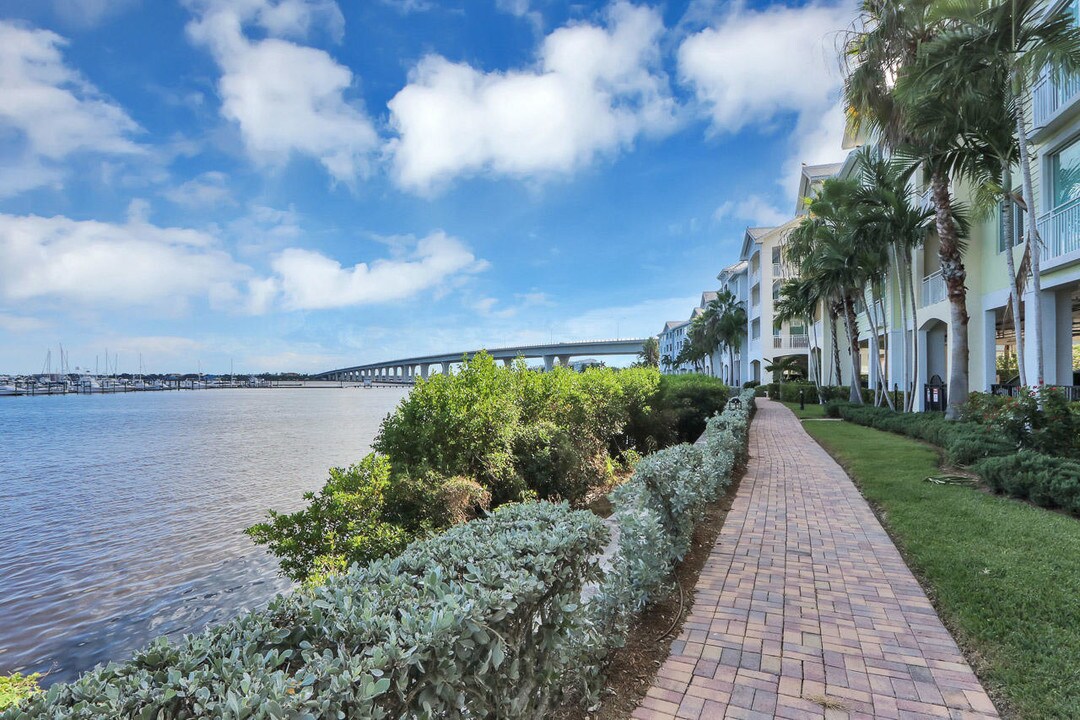 875 NW Flagler Ave-Unit -305 in Stuart, FL - Building Photo