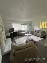 13454 Crestview Dr in Surrey, BC - Building Photo - Building Photo