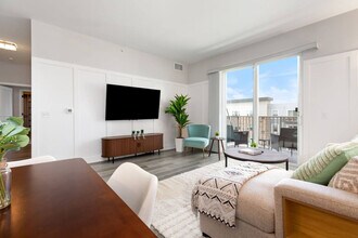 28294 Ferry Rd in Warrenville, IL - Foto de edificio - Building Photo