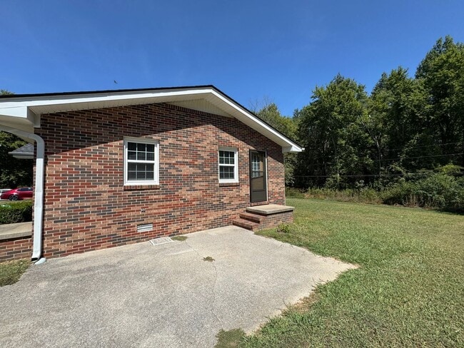 586 Hutchens Rd in Martin, TN - Building Photo - Building Photo