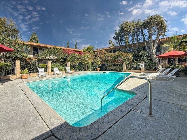 Rancho Monterey in Garden Grove, CA - Foto de edificio - Building Photo