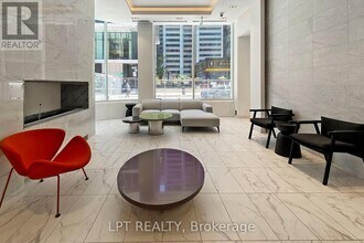 238 Simcoe St in Toronto, ON - Building Photo - Building Photo