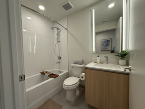 285 NW 32nd St, Unit B2 in Miami, FL - Building Photo - Building Photo
