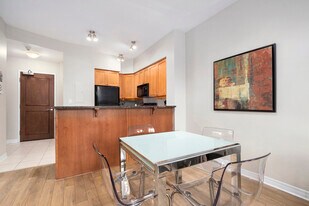 570 Laurier Av W in Ottawa, ON - Building Photo