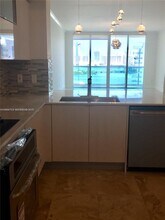 3330 NE 190th St in Miami, FL - Building Photo - Building Photo