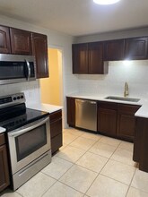 6802 N Flora Ave in Gladstone, MO - Building Photo - Building Photo