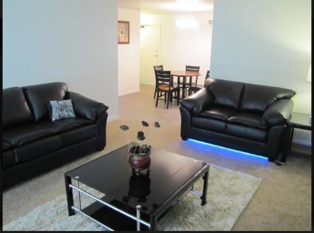 Regents Park Apartments in Bensenville, IL