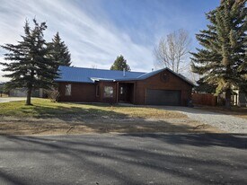 426 Jade St in Pinedale, WY - Building Photo