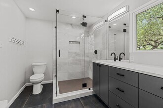 2707 Pecos St in Austin, TX - Building Photo - Building Photo