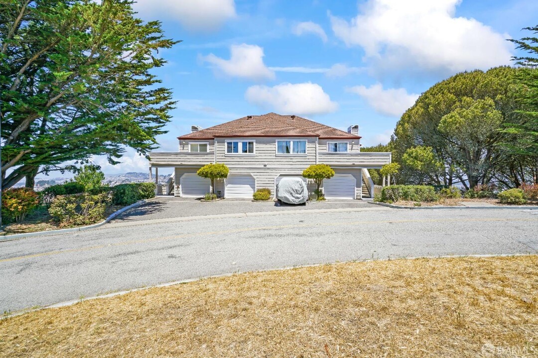 420 Pointe Pacific Dr in Daly City, CA - Foto de edificio