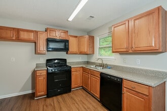 1997 Cutters Mill Way in Lithonia, GA - Foto de edificio - Building Photo