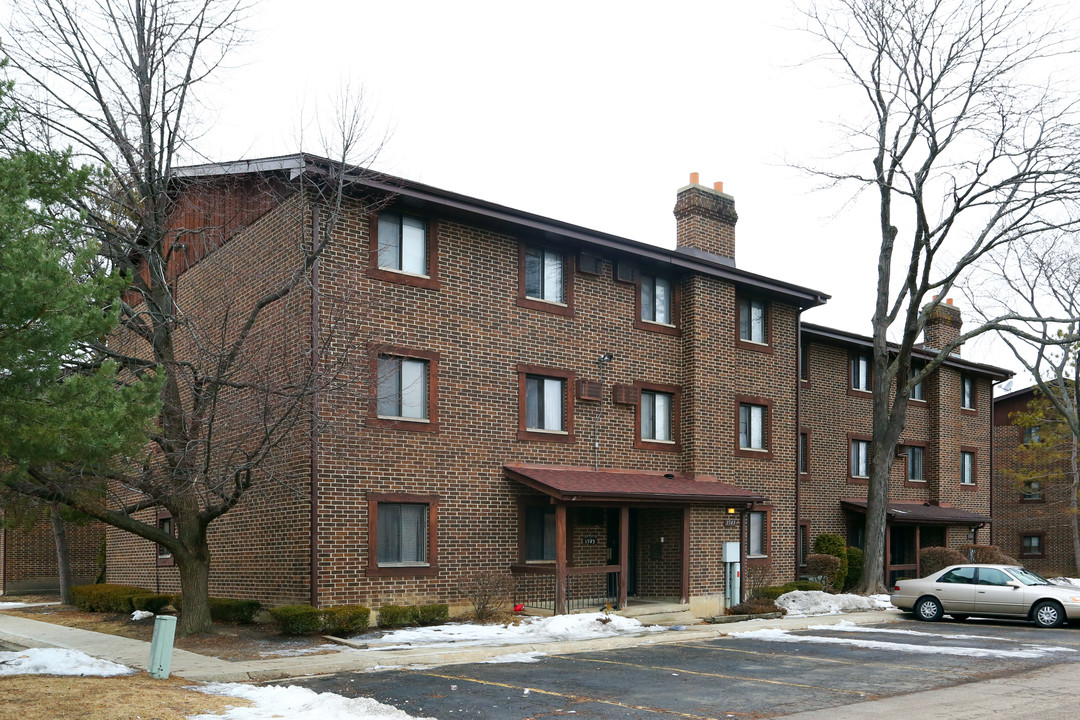 1543 E Winslowe Dr in Palatine, IL - Foto de edificio