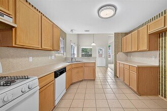 23107 Canal Rd in Richmond, TX - Foto de edificio - Building Photo