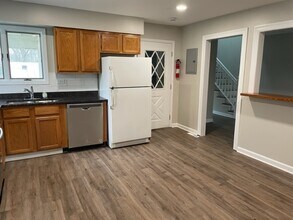 1340 Campbell Ave in Wheaton, IL - Building Photo - Building Photo