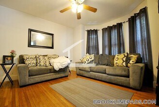 214 Freeman St, Unit 1 in Brookline, MA - Foto de edificio - Building Photo