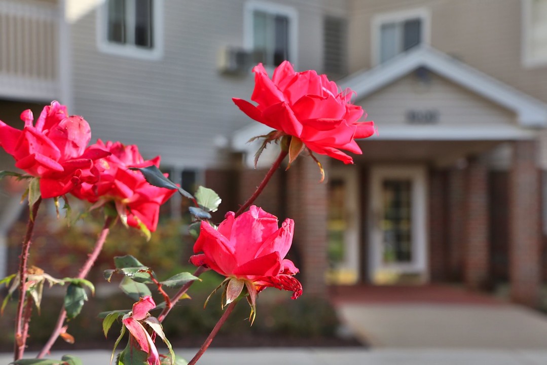 Covington Woods 55+ Living in Lansing, MI - Foto de edificio