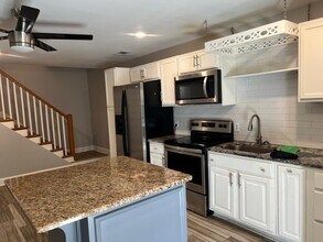 6012 Meadowbrook Dr, Unit Guest Quarter in Norcross, GA - Building Photo - Building Photo